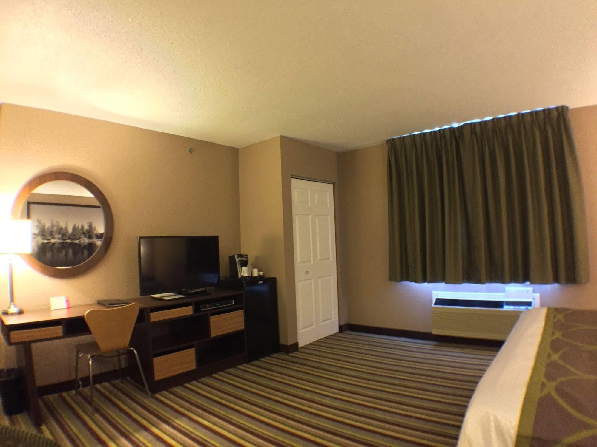 Super 8 By Wyndham Kenora Ξενοδοχείο Εξωτερικό φωτογραφία